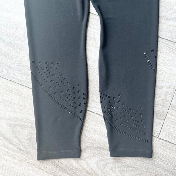 Sympli Black Lagenlook Pull up Laser Cut Cropped Leggings Made in Canada - Picture 10 of 11